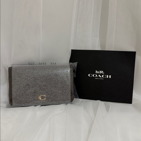 Maple Coach Wallet - Picture 2 of 7